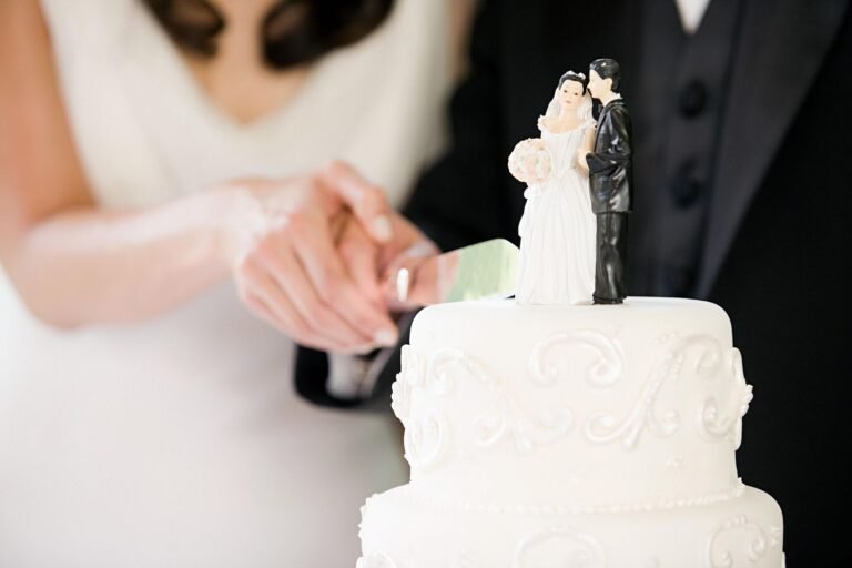 What is the Significance of Cake Cutting at a Wedding